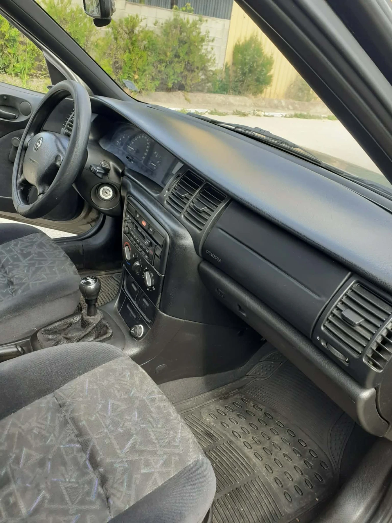Opel Vectra 1.6 газ/бензин, снимка 13 - Автомобили и джипове - 55592435