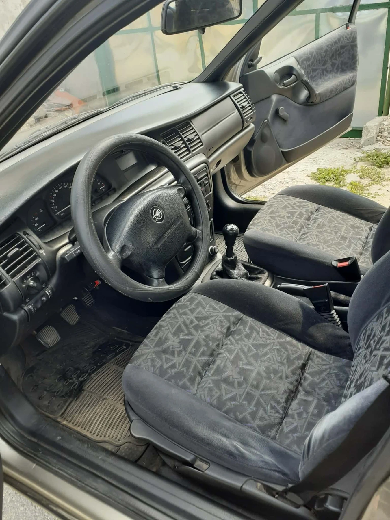 Opel Vectra 1.6 газ/бензин, снимка 7 - Автомобили и джипове - 55592435