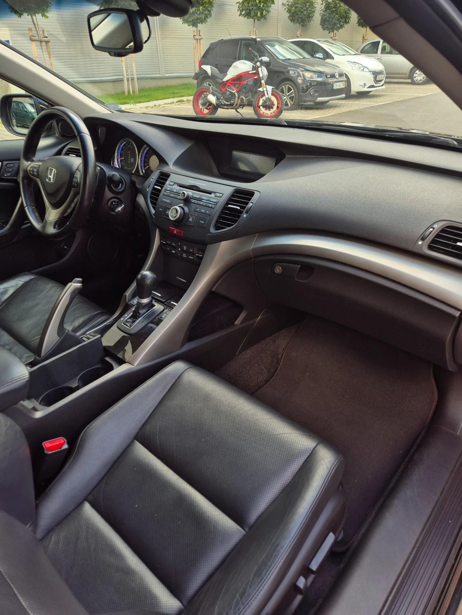 Honda Accord 2.4 АВТОМАТ* EXECUTIVE* СЕРВИЗНА ИСТОРИЯ , снимка 9 - Автомобили и джипове - 55959166