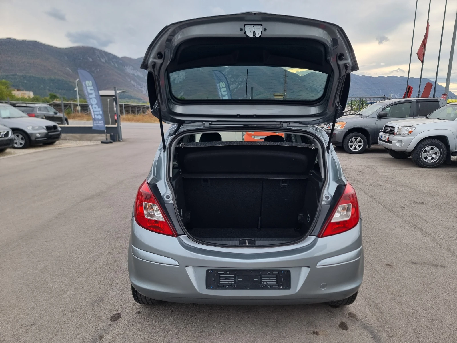 Opel Corsa 1.2I GAS, снимка 13 - Автомобили и джипове - 56171804