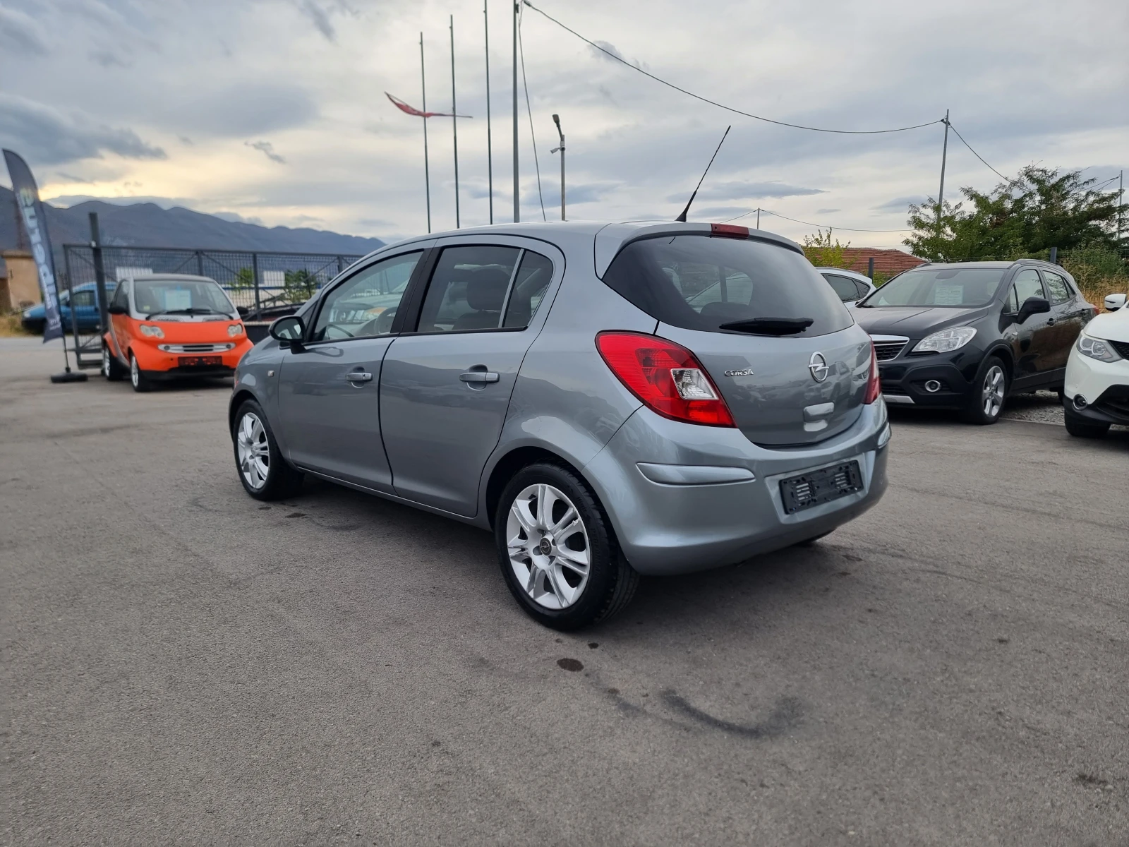 Opel Corsa 1.2I GAS, снимка 4 - Автомобили и джипове - 56171804