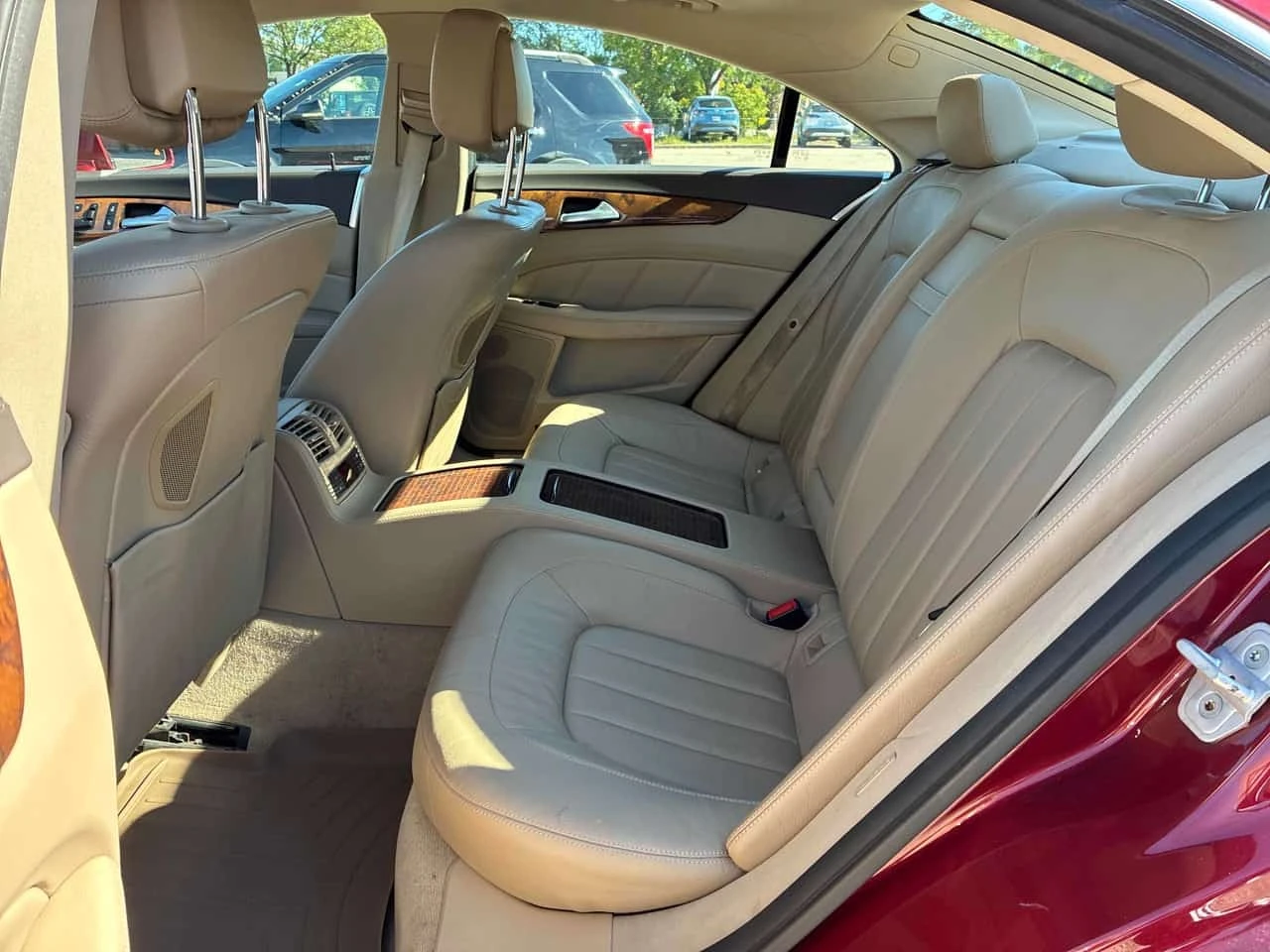 Mercedes-Benz CLS 550 CARFAX * АВТОКРЕДИТ БЕЗ ПЪРВОНАЧАЛНА ВНОСКА* , снимка 16 - Автомобили и джипове - 56214264