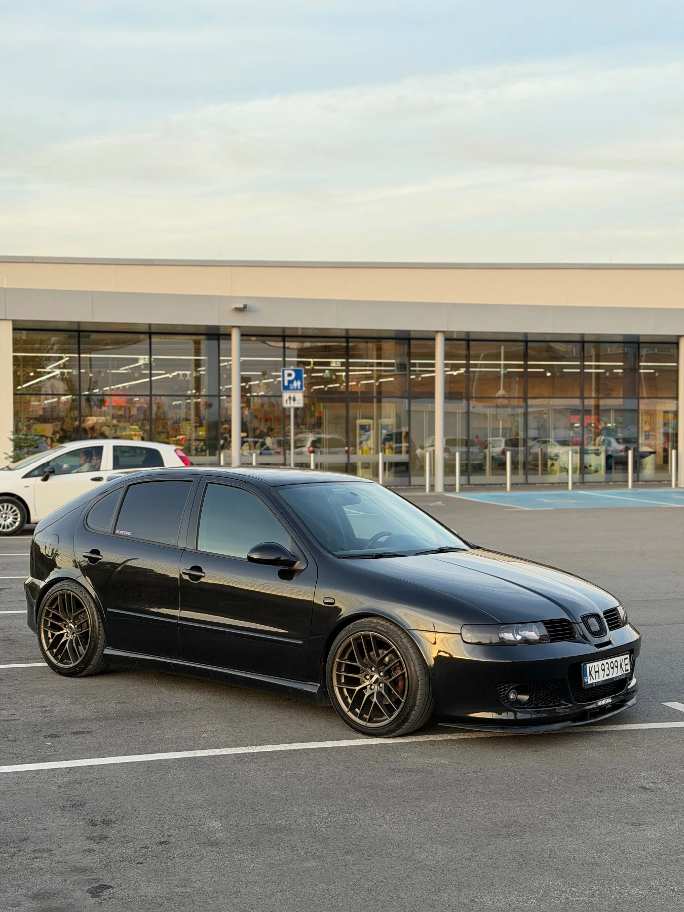 Seat Leon, снимка 4 - Автомобили и джипове - 56401264