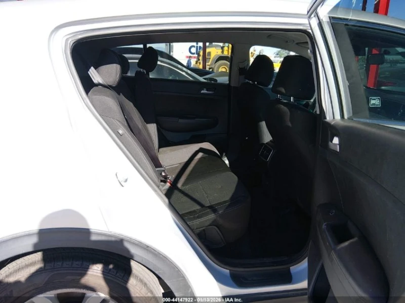 Kia Sportage 2.4L I-4 DI, DOHC, VVT, 181HP Front Wheel Drive, снимка 13 - Автомобили и джипове - 53500923