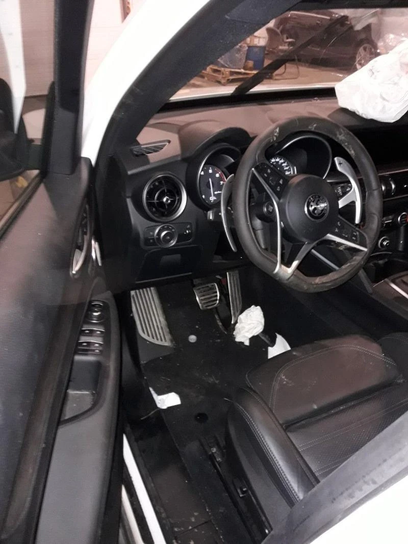 Alfa Romeo Stelvio 2.2 209ps, снимка 4 - Автомобили и джипове - 47687815