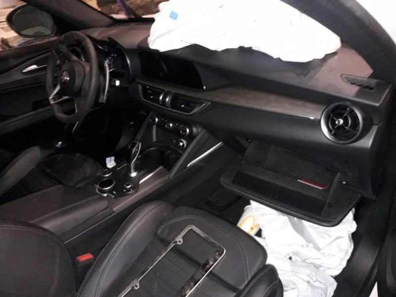 Alfa Romeo Stelvio 2.2 209ps, снимка 5 - Автомобили и джипове - 47687815