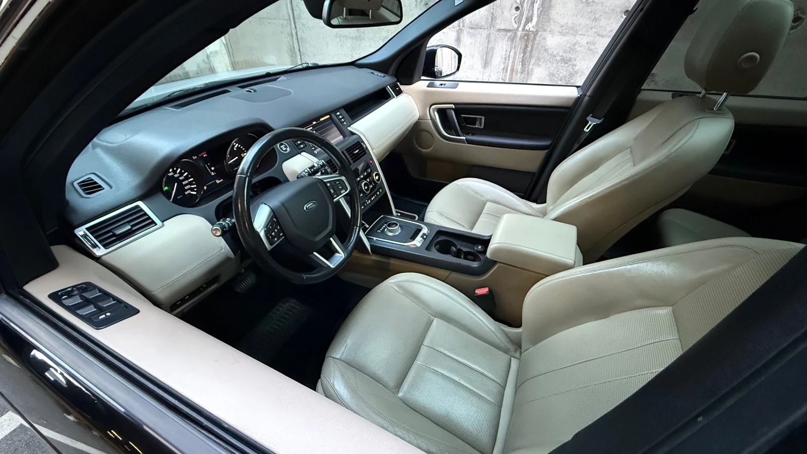 Land Rover Discovery Sport 2.0 Diesel Automatic 4x4, снимка 8 - Автомобили и джипове - 53953819