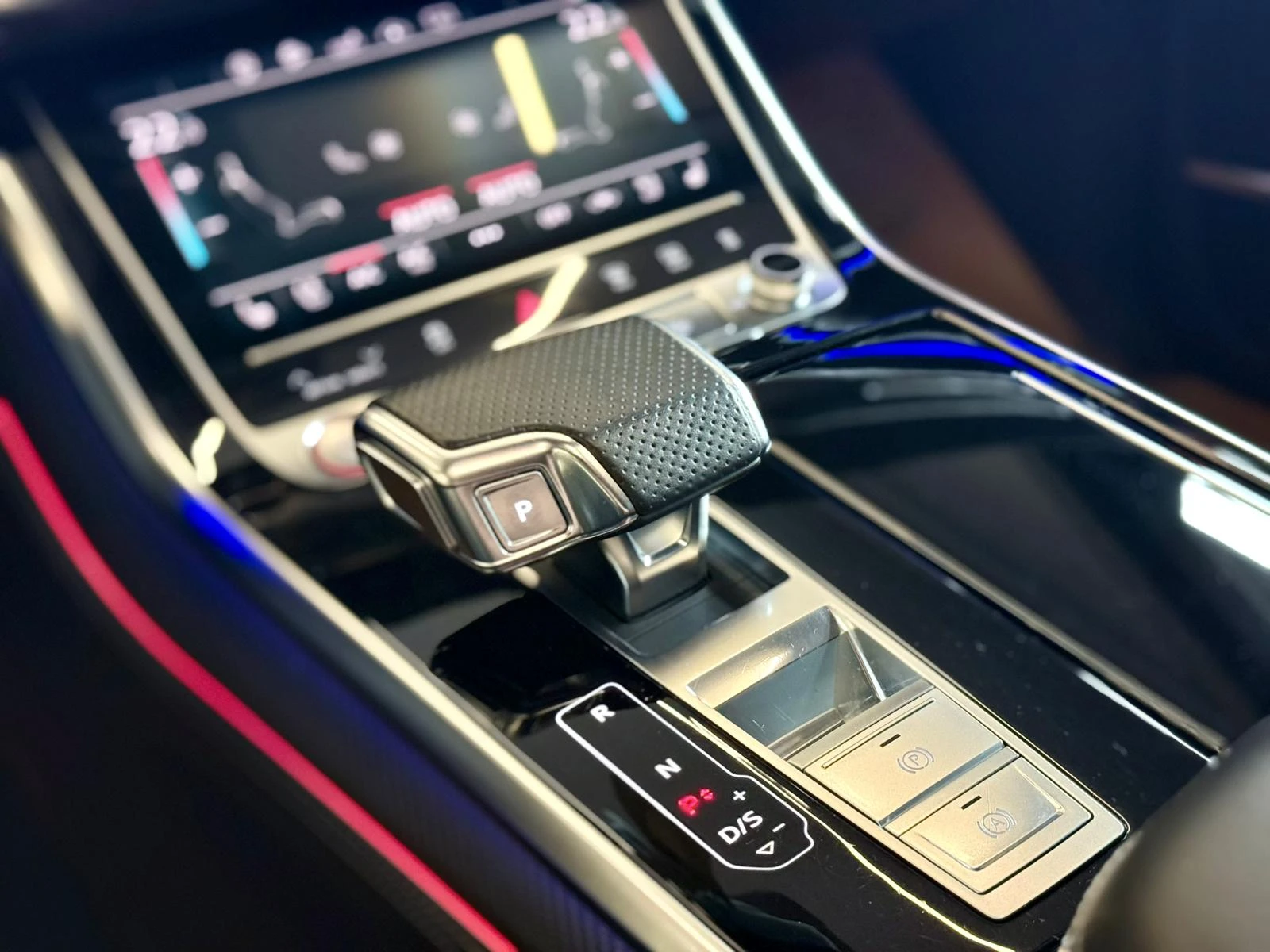 Audi RSQ8 Quattro* Pano* B&O* Подгрев* Обдух* Печка* Лизинг, снимка 14 - Автомобили и джипове - 54413780