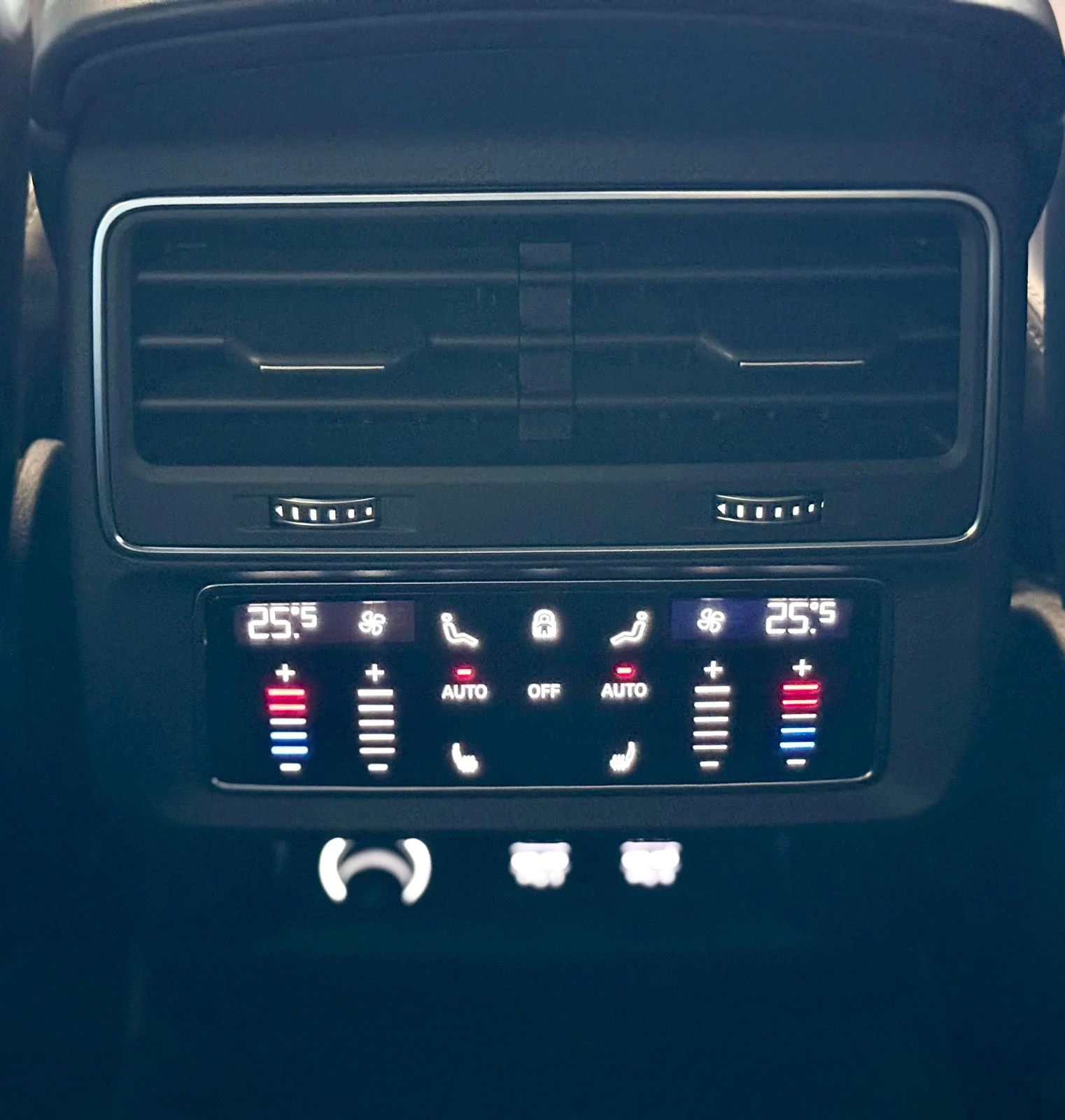 Audi RSQ8 Quattro* Pano* B&O* Подгрев* Обдух* Печка* Лизинг, снимка 16 - Автомобили и джипове - 54413780