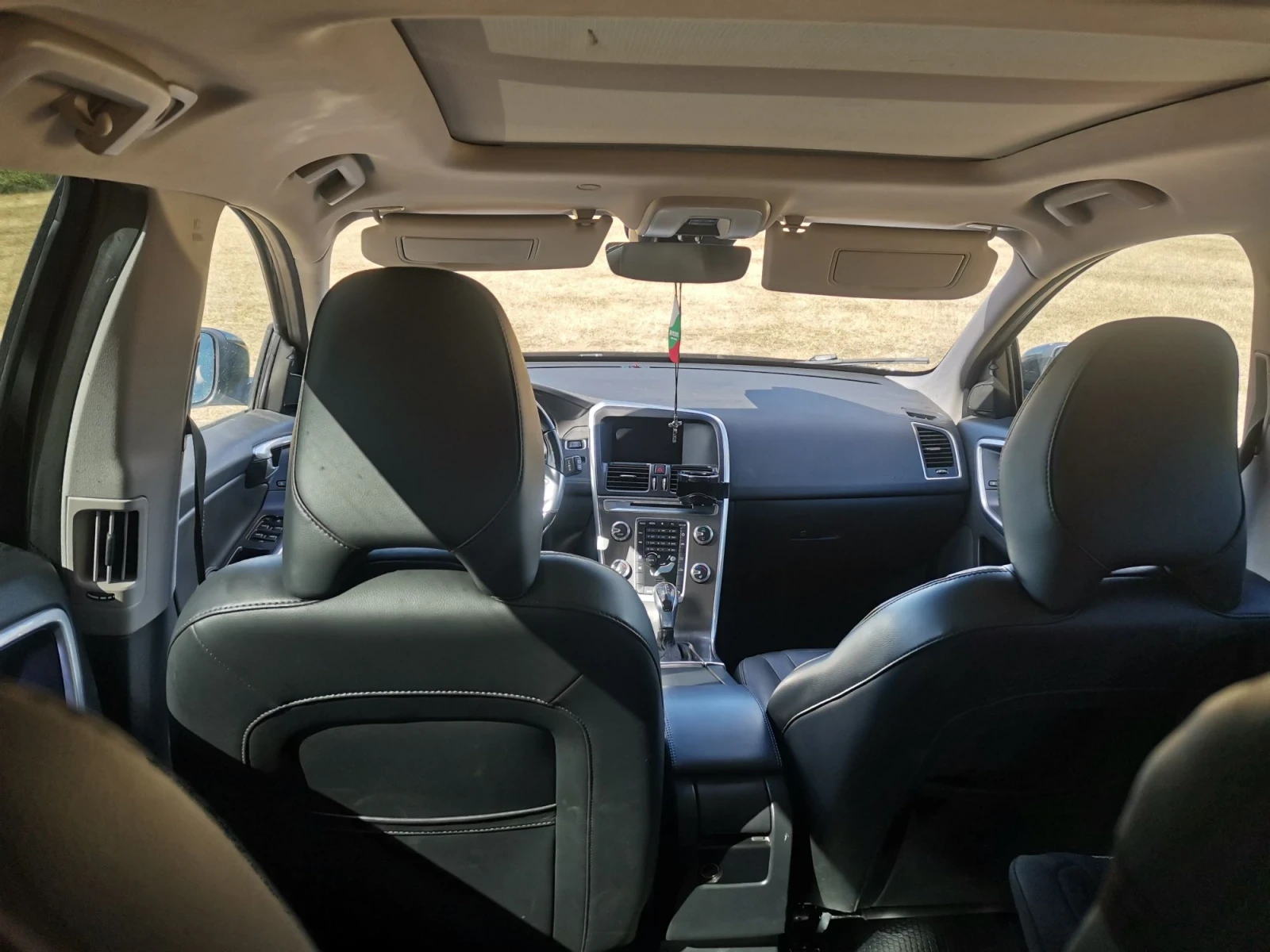 Volvo XC60, снимка 8 - Автомобили и джипове - 55953345