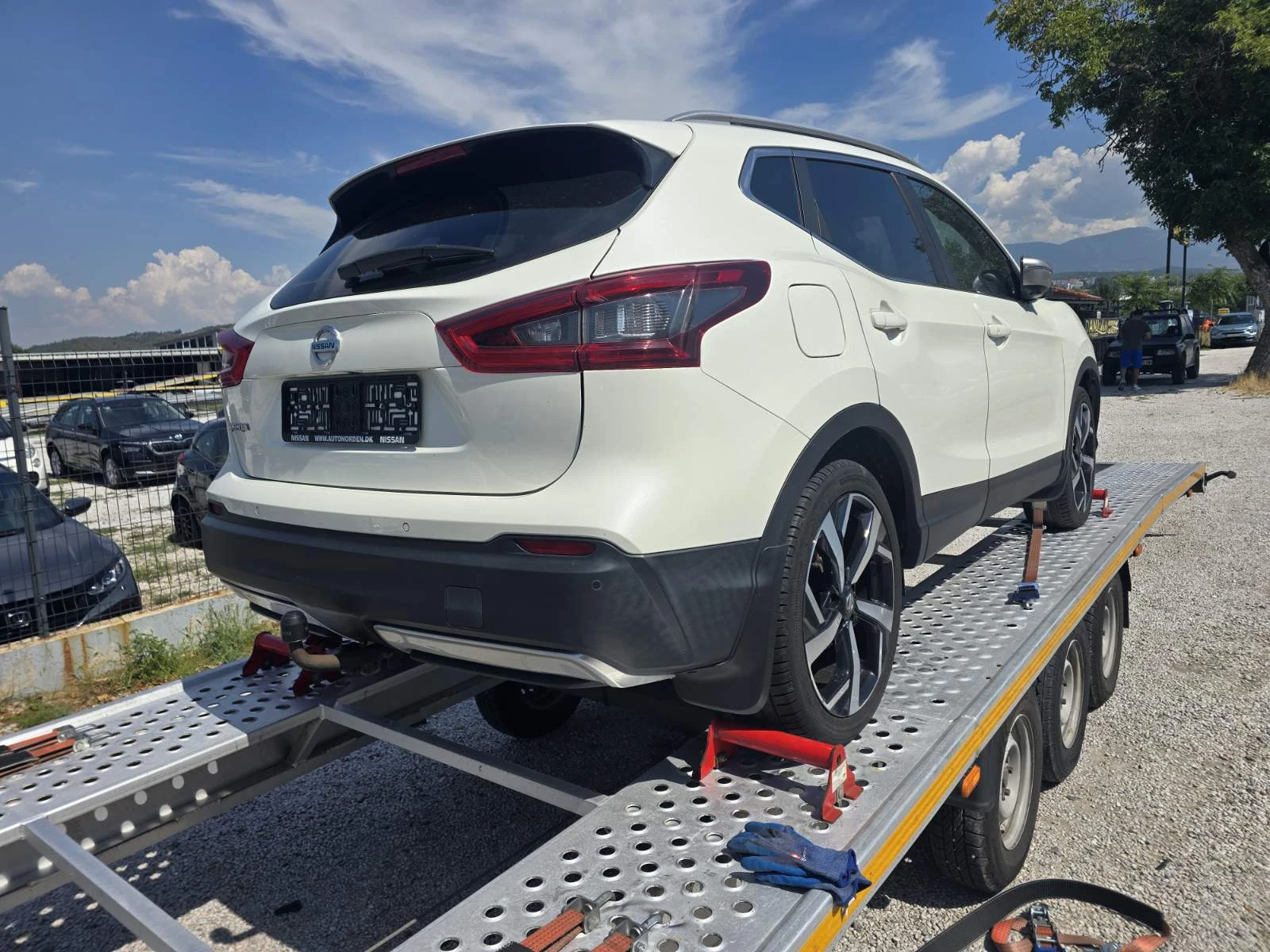 Nissan Qashqai 1.2, снимка 4 - Автомобили и джипове - 55954548