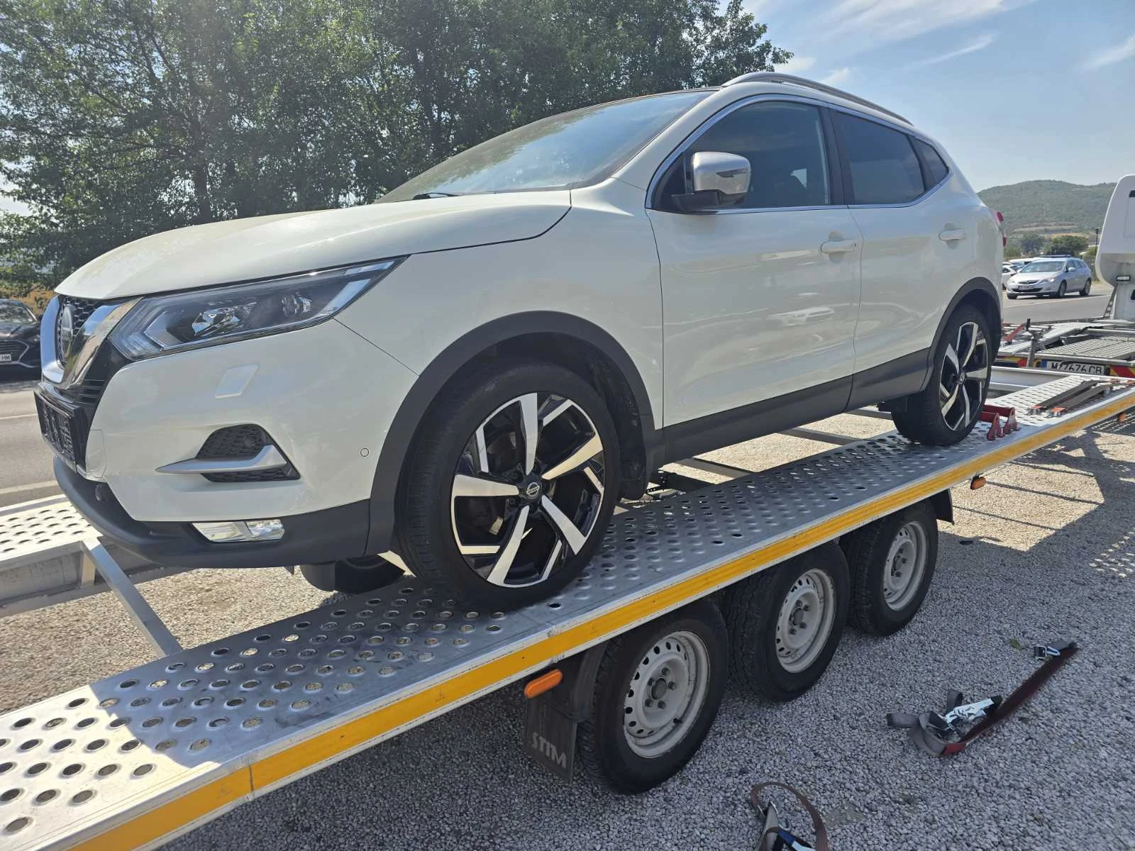 Nissan Qashqai 1.2, снимка 7 - Автомобили и джипове - 55954548