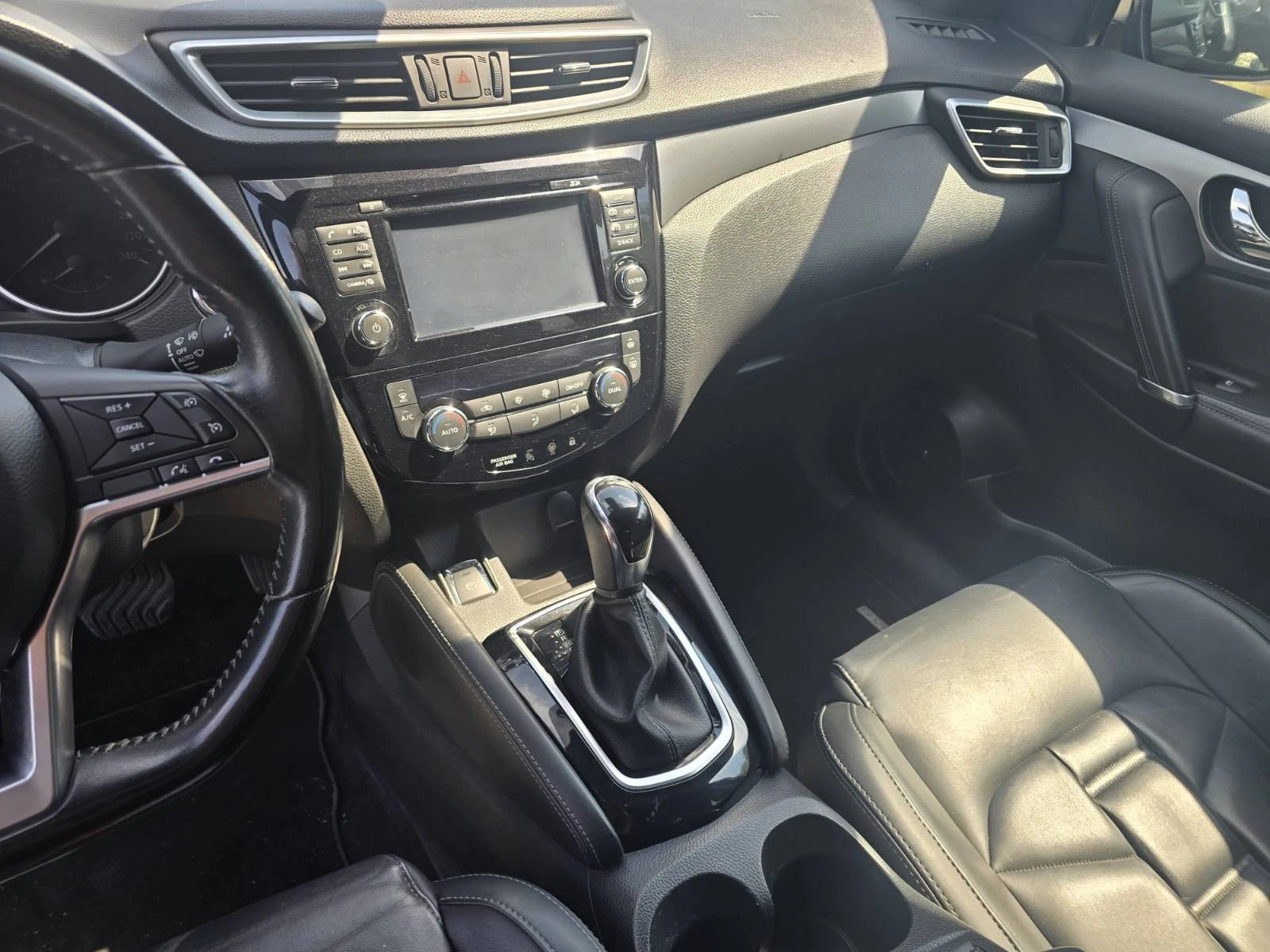 Nissan Qashqai 1.2, снимка 9 - Автомобили и джипове - 55954548