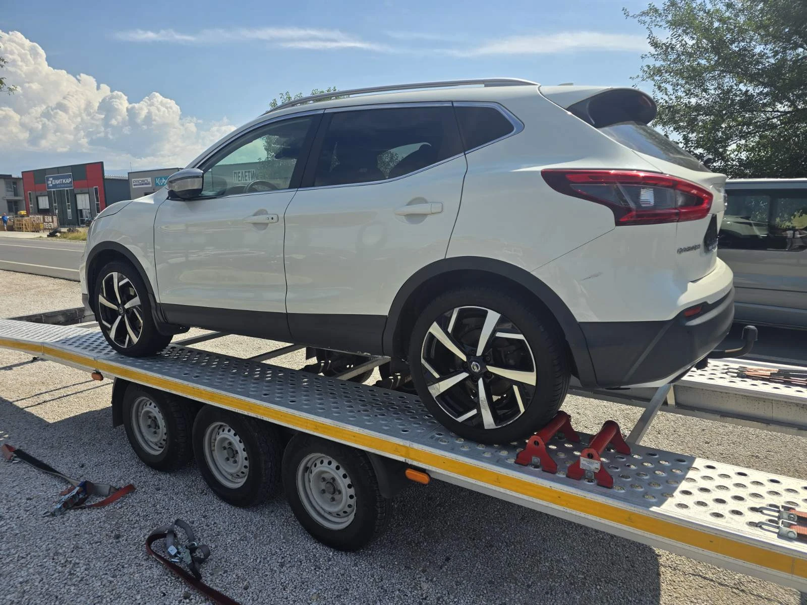 Nissan Qashqai 1.2, снимка 6 - Автомобили и джипове - 55954548