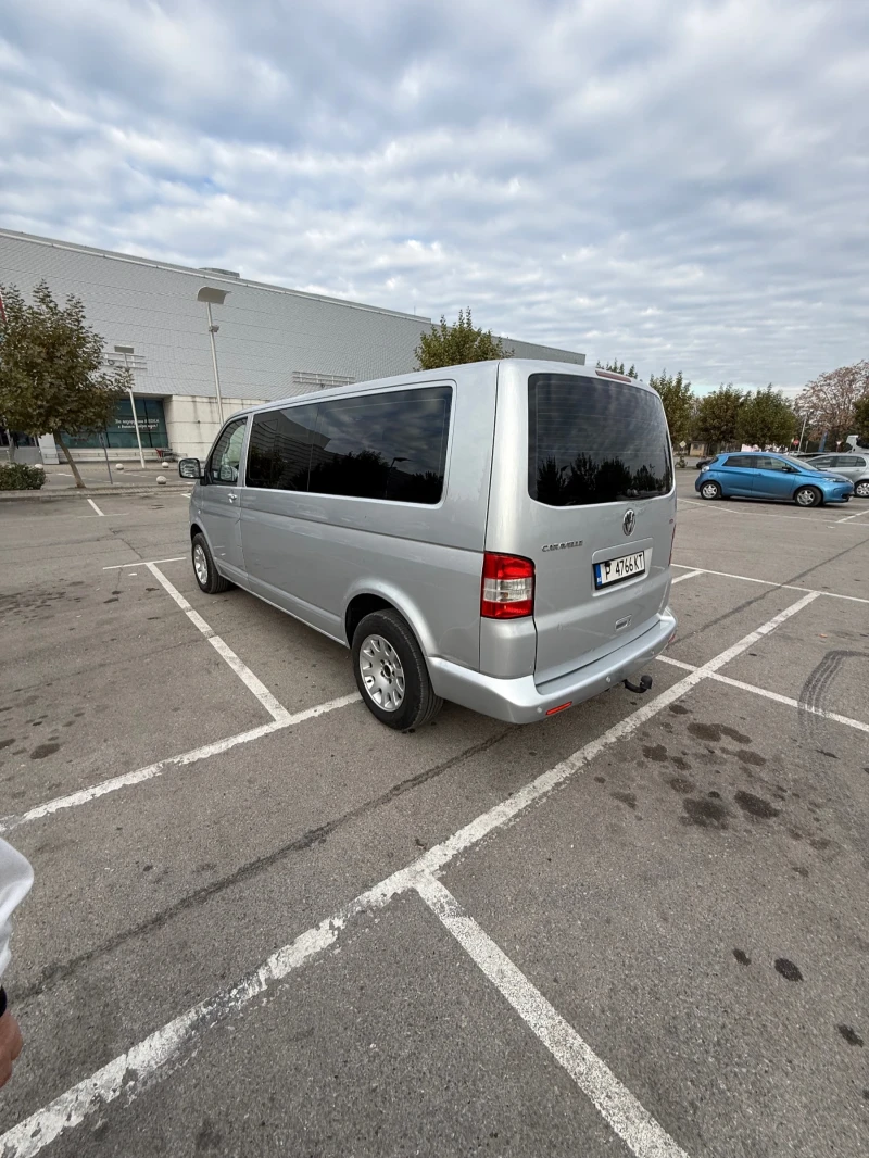 VW Caravelle 2.5 tdi 130к.с. 6 скорости , снимка 6 - Бусове и автобуси - 52174403