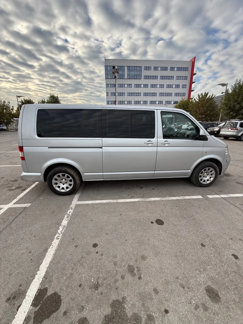 VW Caravelle 2.5 tdi 130к.с. 6 скорости , снимка 4 - Бусове и автобуси - 52174403