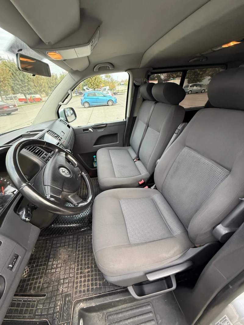 VW Caravelle 2.5 tdi 130к.с. 6 скорости , снимка 9 - Бусове и автобуси - 52174403