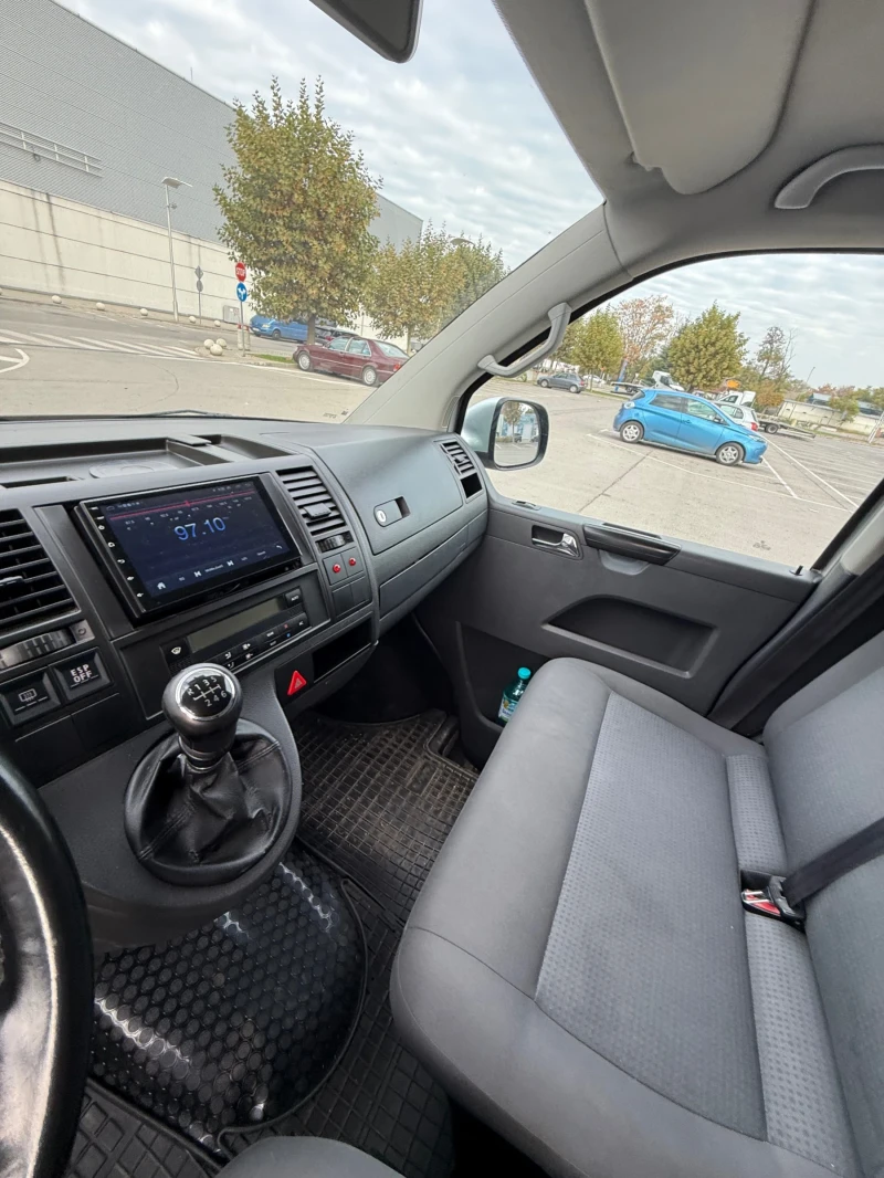 VW Caravelle 2.5 tdi 130к.с. 6 скорости , снимка 10 - Бусове и автобуси - 52174403