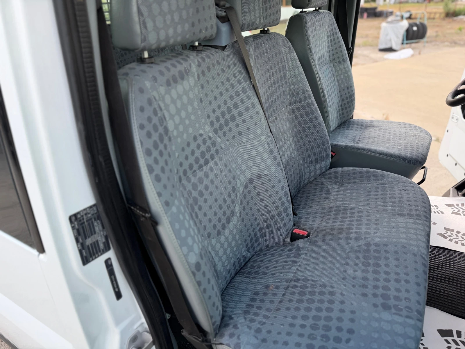 Ford Transit 2.2TDCI 300M 6+ 1+ Климатик* 6 скорости* , снимка 9 - Бусове и автобуси - 54838775