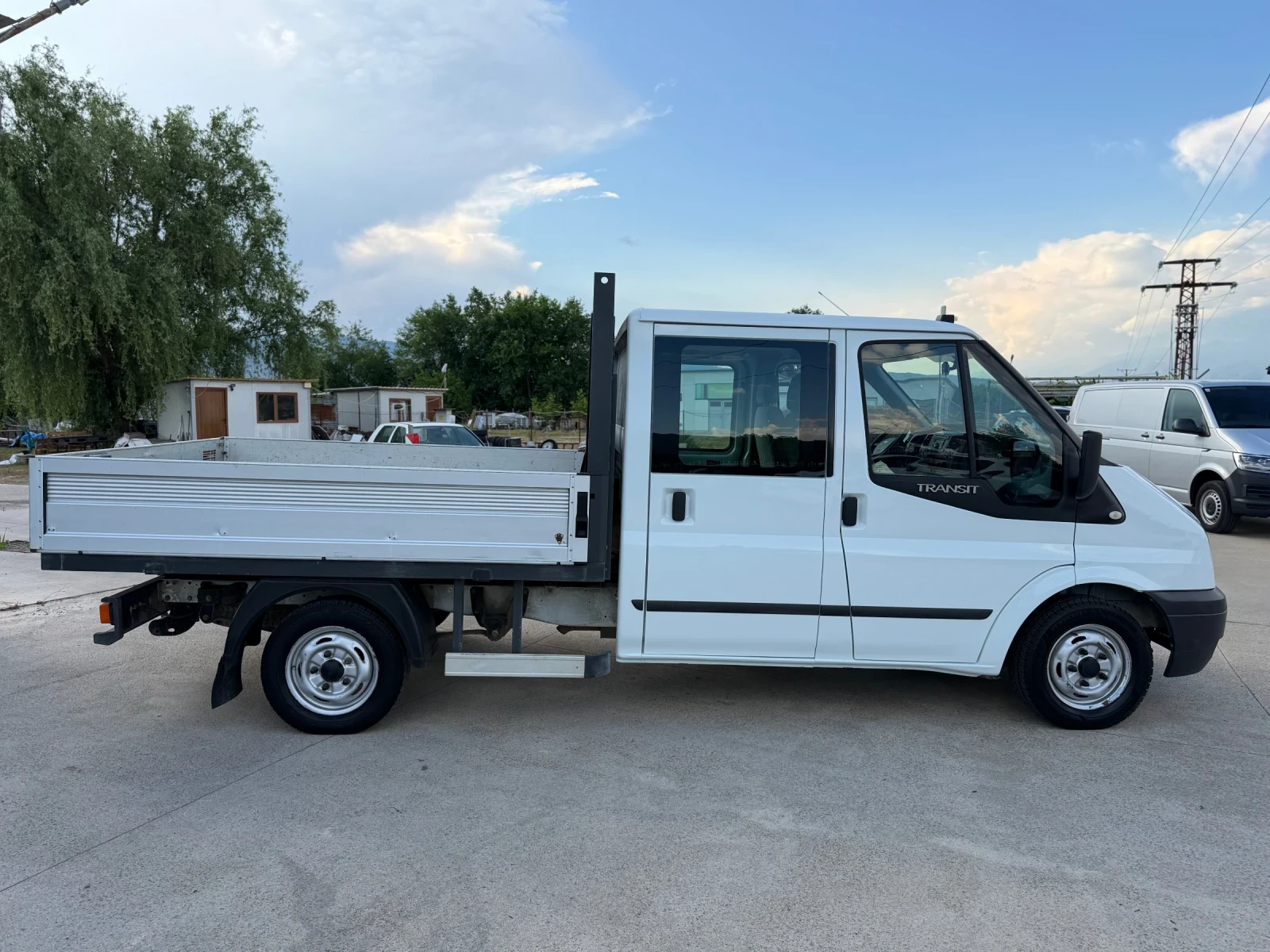 Ford Transit 2.2TDCI 300M 6+ 1+ Климатик* 6 скорости* , снимка 14 - Бусове и автобуси - 54838775