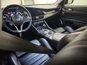 Alfa Romeo Giulia TI SPORT CARBON* AWD* H&K* PANO* DISTRONIC* , снимка 14