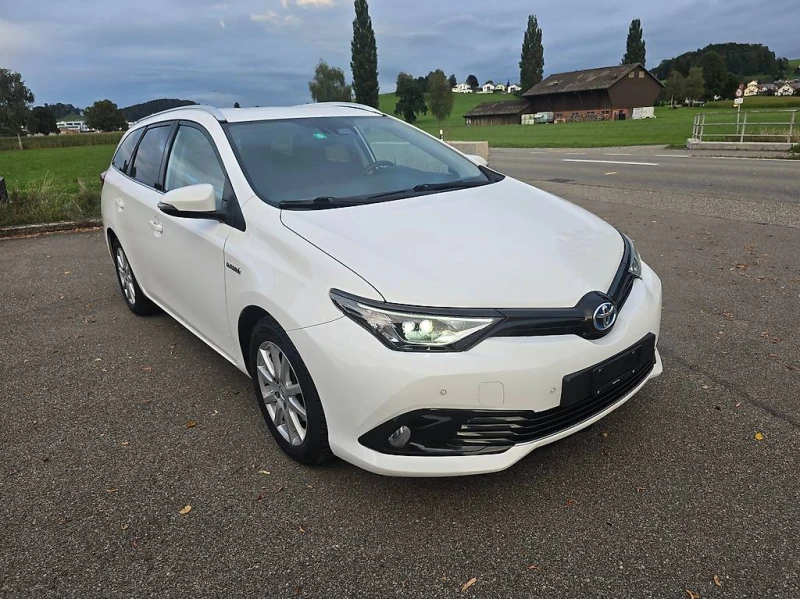 Toyota Auris 1.8-Хибрид-Хечбек, снимка 2 - Автомобили и джипове - 48394914