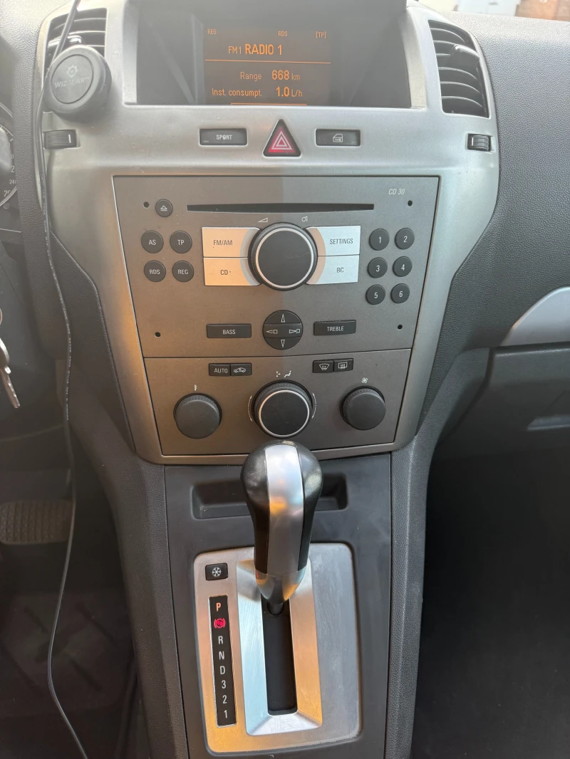 Opel Zafira, снимка 10 - Автомобили и джипове - 52310179