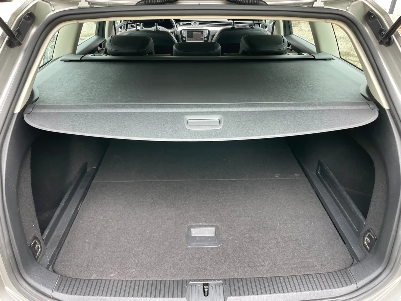 VW Passat 2.0TDI/DIGITAL/HIGHLINE/ALCANTARA/LANE ASSIST, снимка 12 - Автомобили и джипове - 52329435