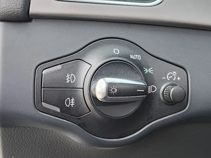 Audi A4 2.0 TDI, снимка 15 - Автомобили и джипове - 54550852
