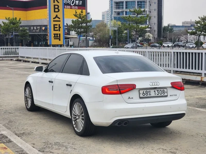 Audi A4 2.0 TDI, снимка 2 - Автомобили и джипове - 54550852