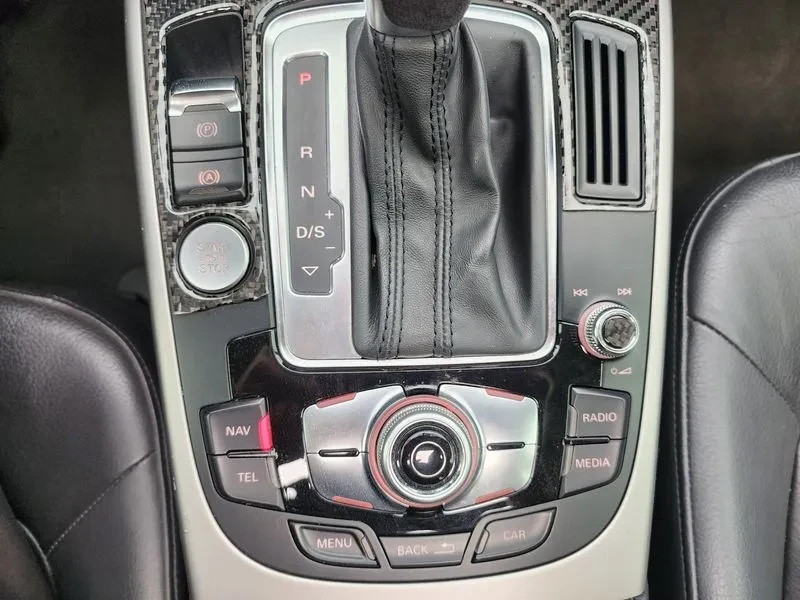 Audi A4 2.0 TDI, снимка 8 - Автомобили и джипове - 54550852
