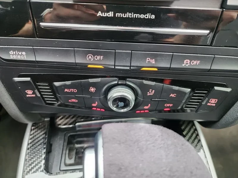 Audi A4 2.0 TDI, снимка 16 - Автомобили и джипове - 54550852