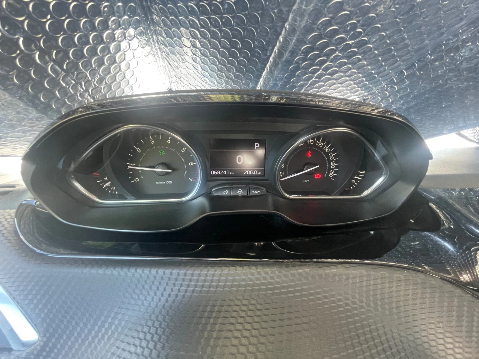 Peugeot 2008 NEW ALLURE 1.2 - 69 000 км ЧАСТНА - изображение 7