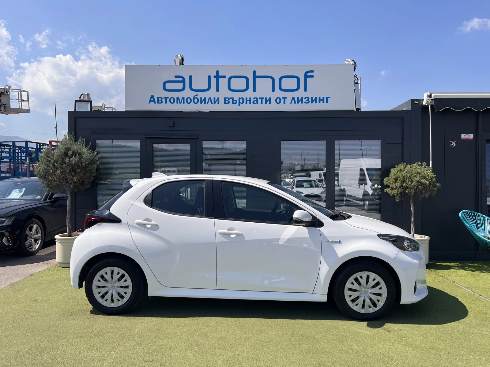 Toyota Yaris LIGHT/HYBRID/1.5vvt-i/115K.C./Е-CVT AT - изображение 5