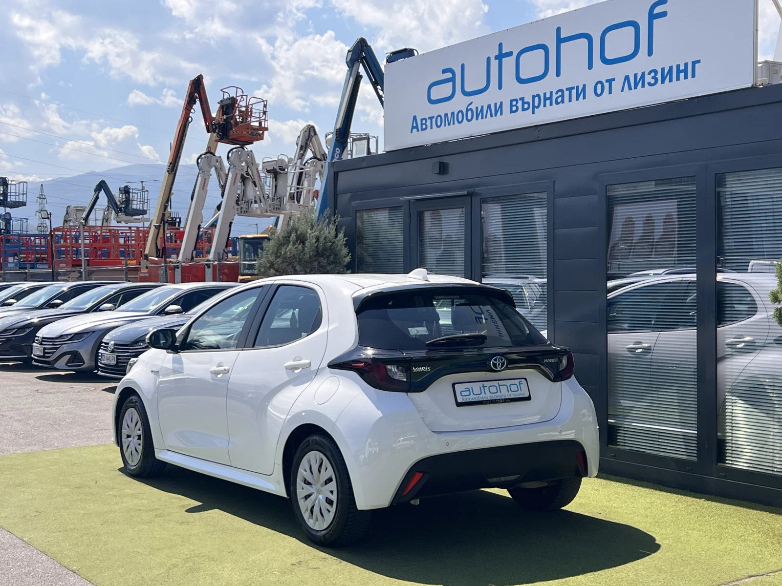 Toyota Yaris LIGHT/HYBRID/1.5vvt-i/115K.C./Е-CVT AT - изображение 3