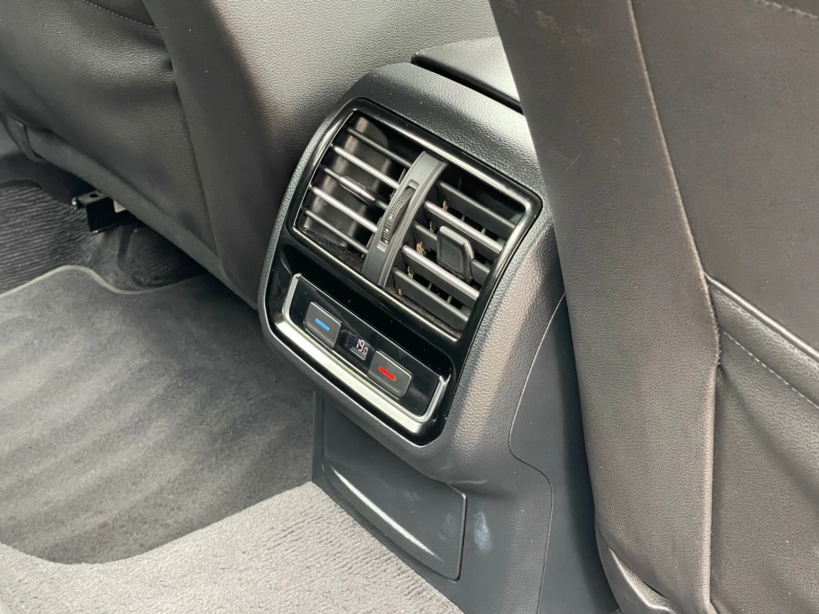 VW Passat 2.0TDI/DIGITAL/HIGHLINE/ALCANTARA/LANE ASSIST | Mobile.bg   13