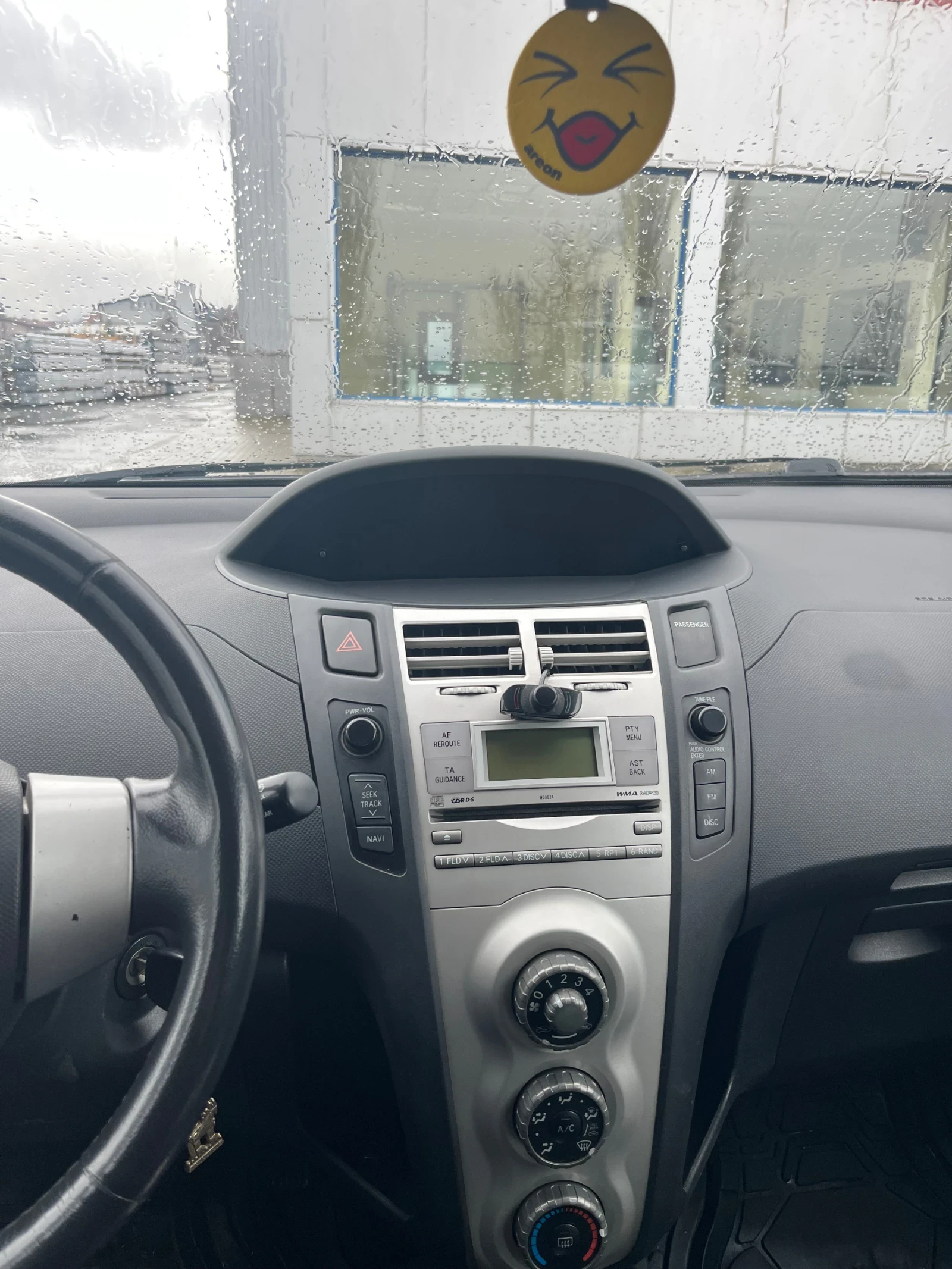 Toyota Yaris  - изображение 5