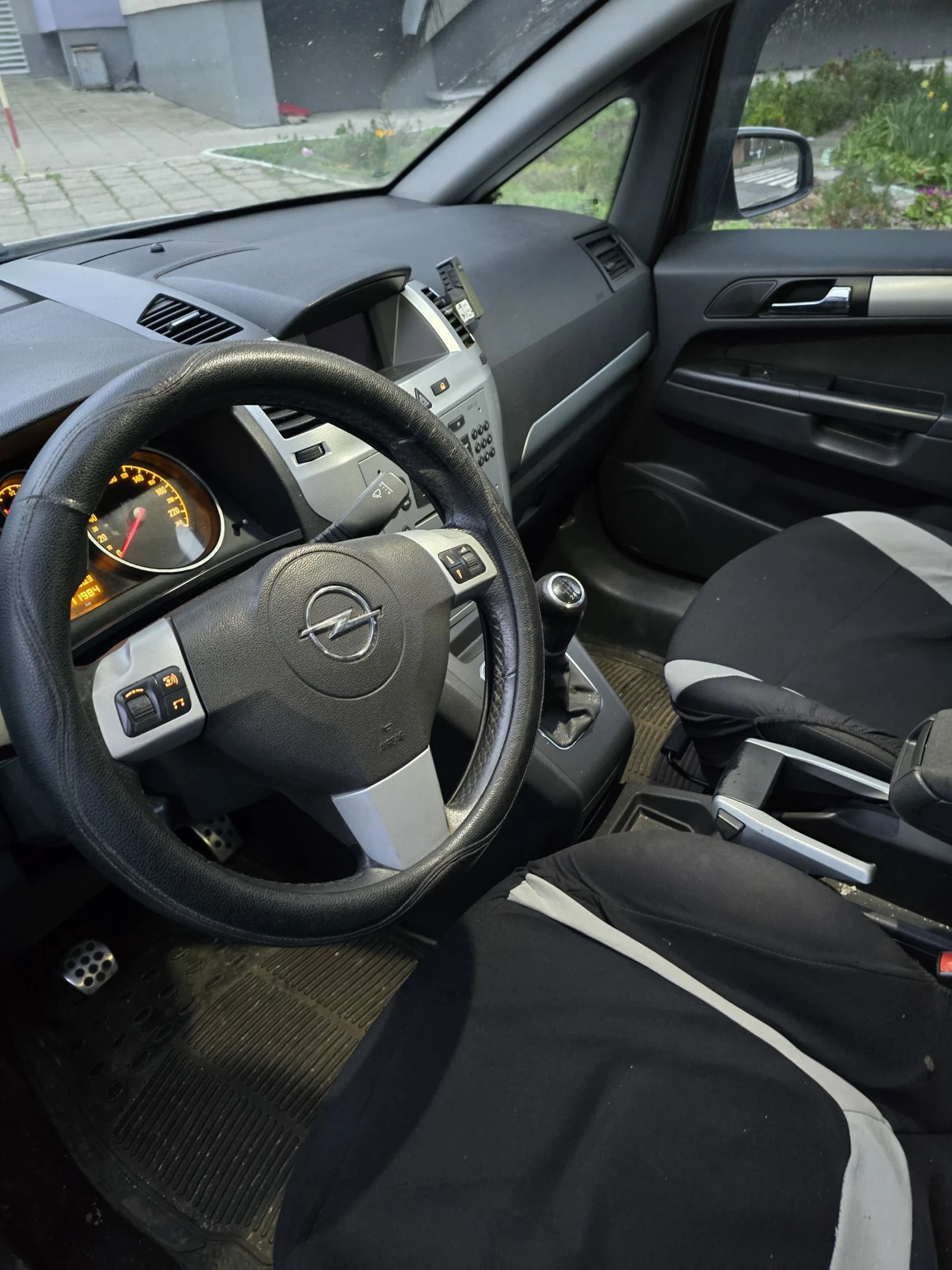 Opel Zafira, снимка 5 - Автомобили и джипове - 54047982