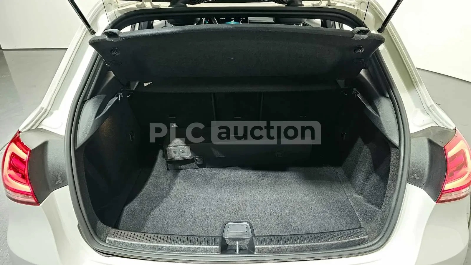 Mercedes-Benz A 220 FULL DIGITAL/ЛИЗИНГ ОТ 255, снимка 15 - Автомобили и джипове - 54107564