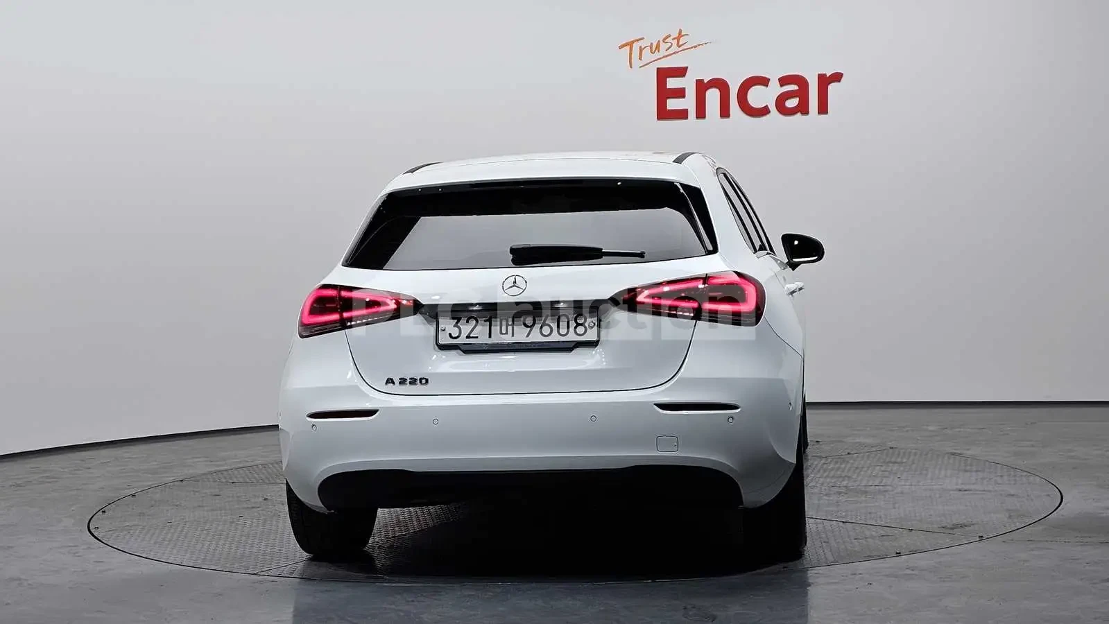 Mercedes-Benz A 220 FULL DIGITAL/ЛИЗИНГ ОТ 255, снимка 4 - Автомобили и джипове - 54107564