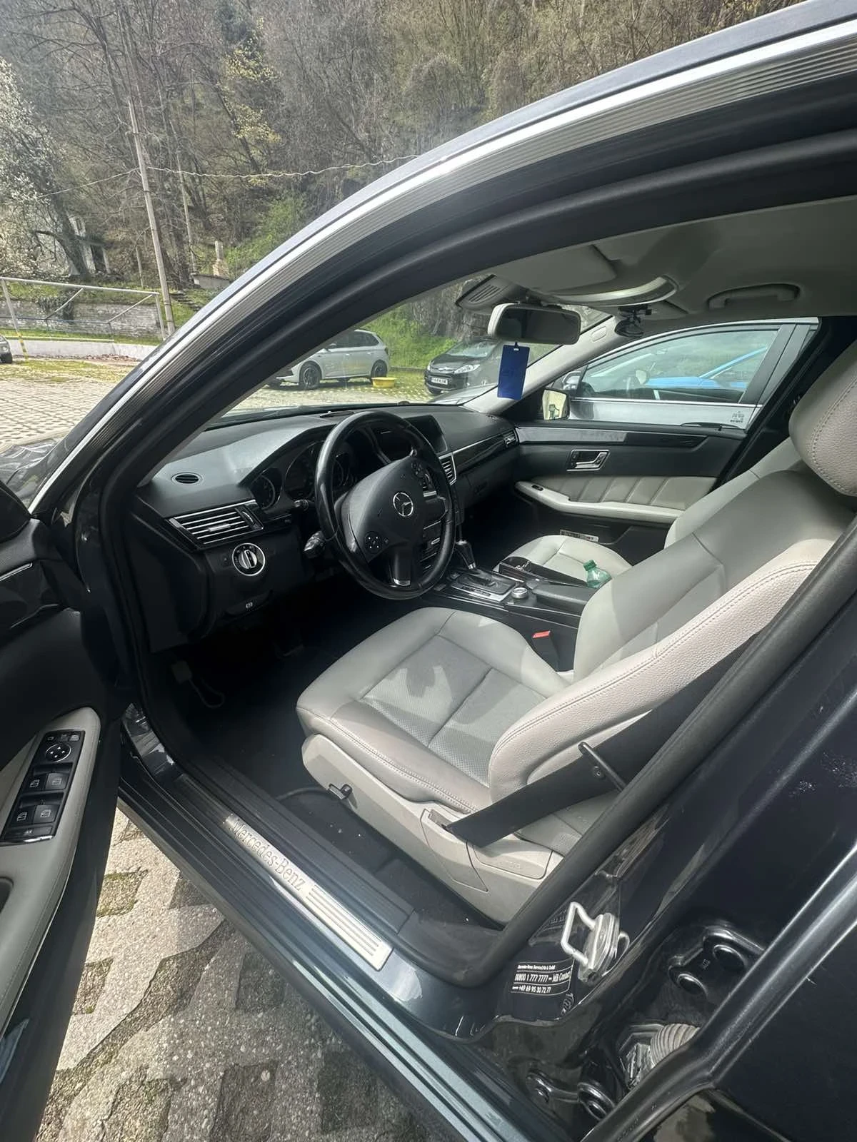 Mercedes-Benz E 200, снимка 8 - Автомобили и джипове - 54256326