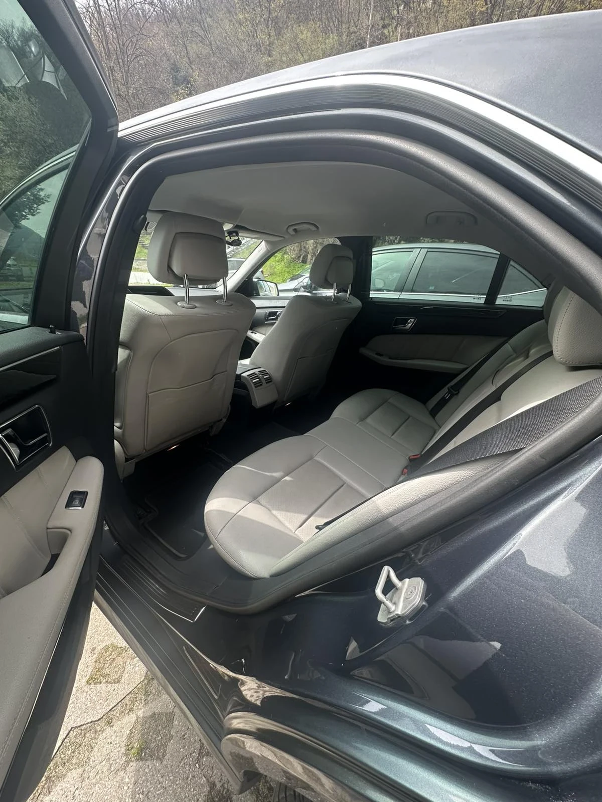 Mercedes-Benz E 200, снимка 6 - Автомобили и джипове - 54256326