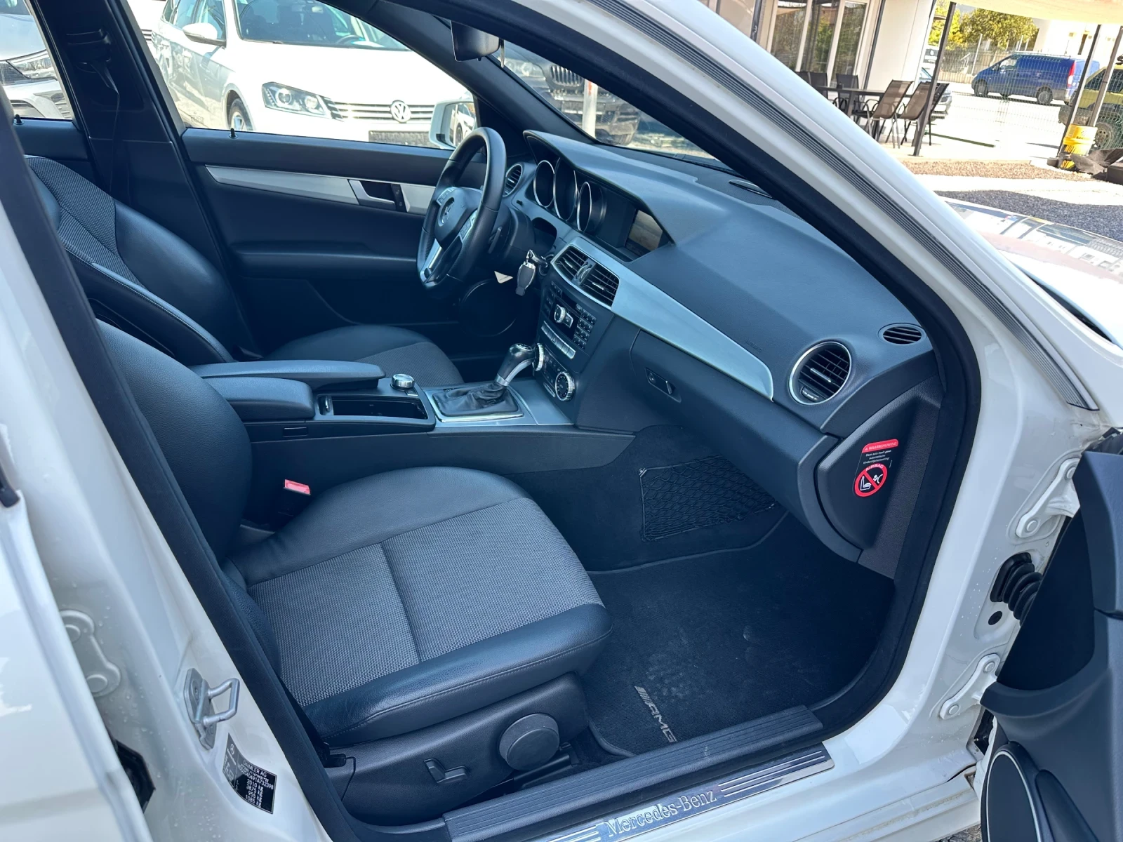 Mercedes-Benz C 180 AMG, снимка 13 - Автомобили и джипове - 54302524