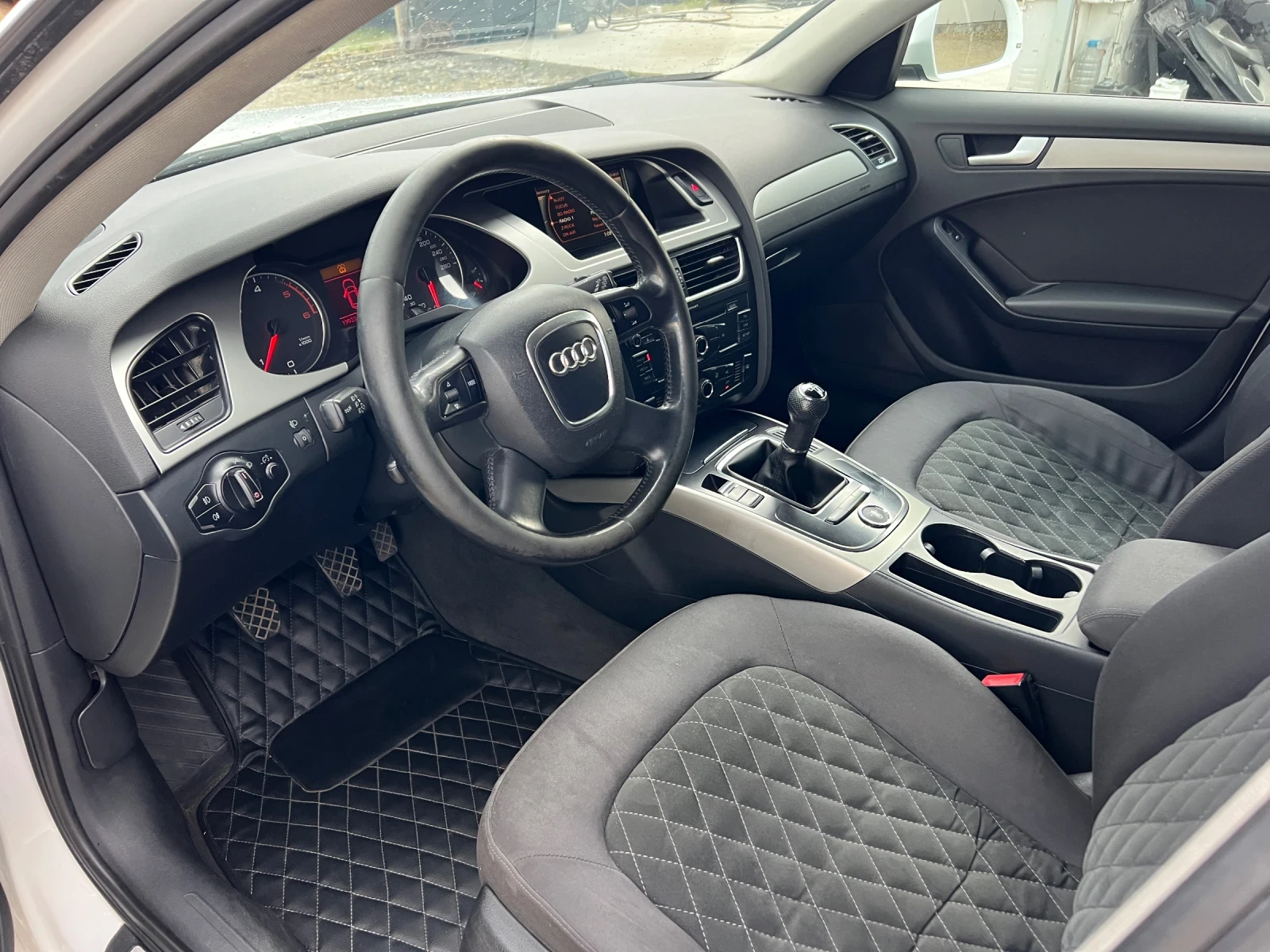 Audi A4 2.0TDI-143к.с./ RS4 Pack/ Алкантара/ Автопилот, снимка 11 - Автомобили и джипове - 54856717