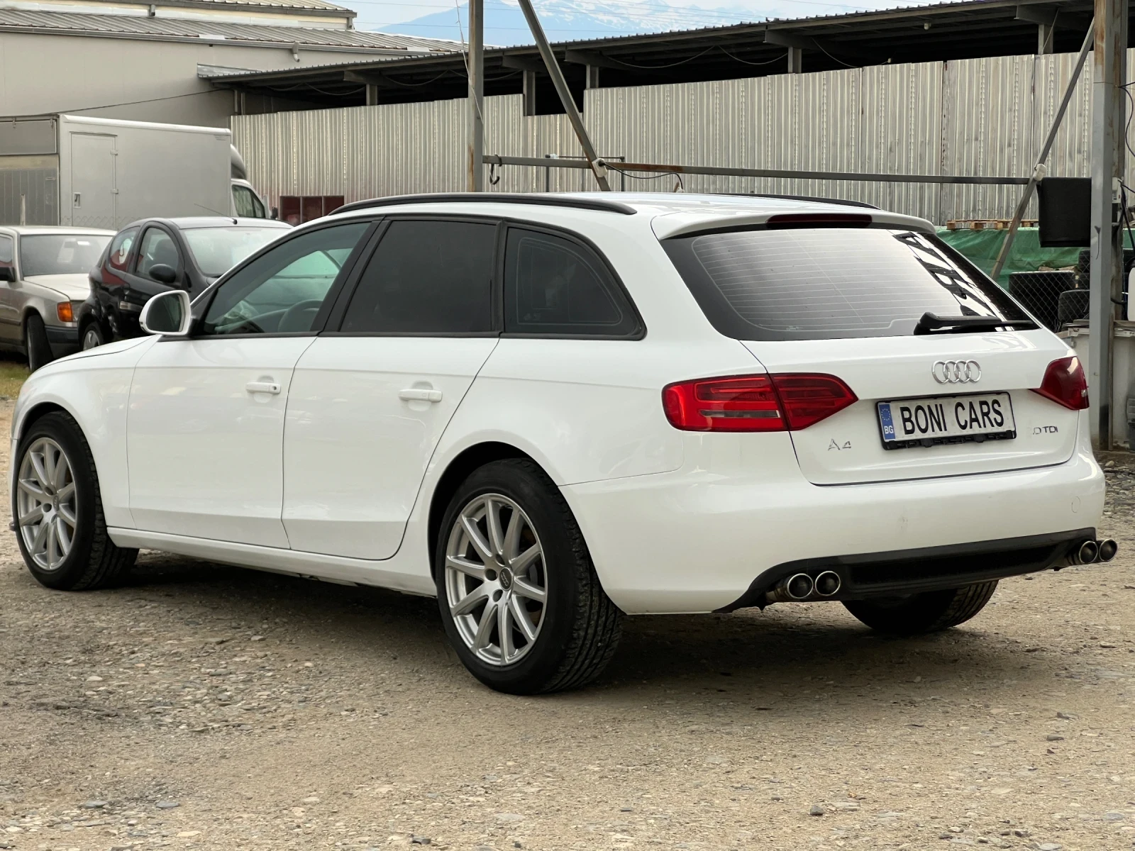 Audi A4 2.0TDI-143к.с./ RS4 Pack/ Алкантара/ Автопилот, снимка 7 - Автомобили и джипове - 54856717