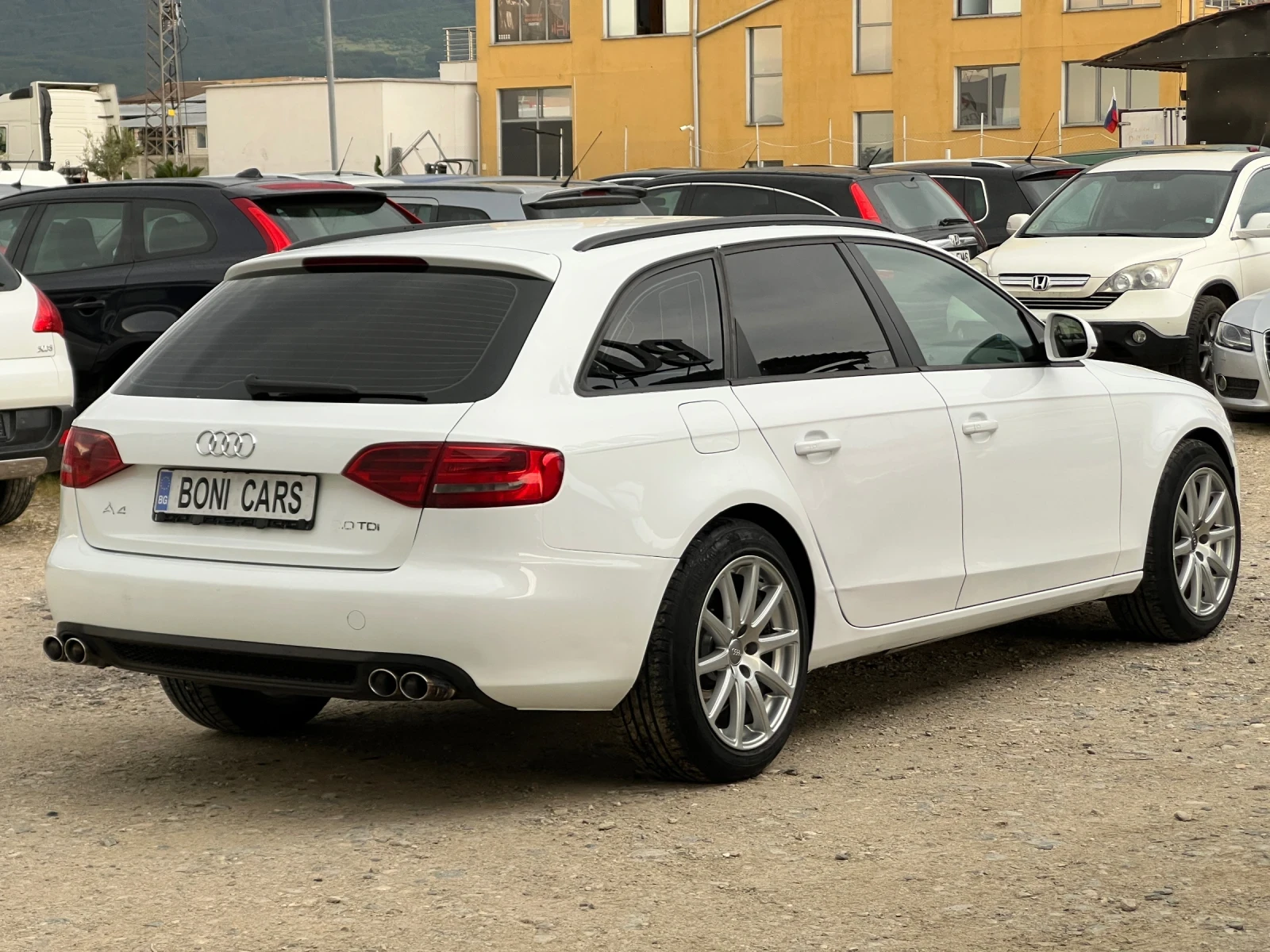 Audi A4 2.0TDI-143к.с./ RS4 Pack/ Алкантара/ Автопилот, снимка 5 - Автомобили и джипове - 54856717