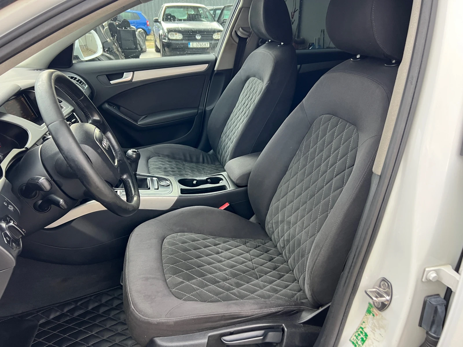 Audi A4 2.0TDI-143к.с./ RS4 Pack/ Алкантара/ Автопилот, снимка 12 - Автомобили и джипове - 54856717