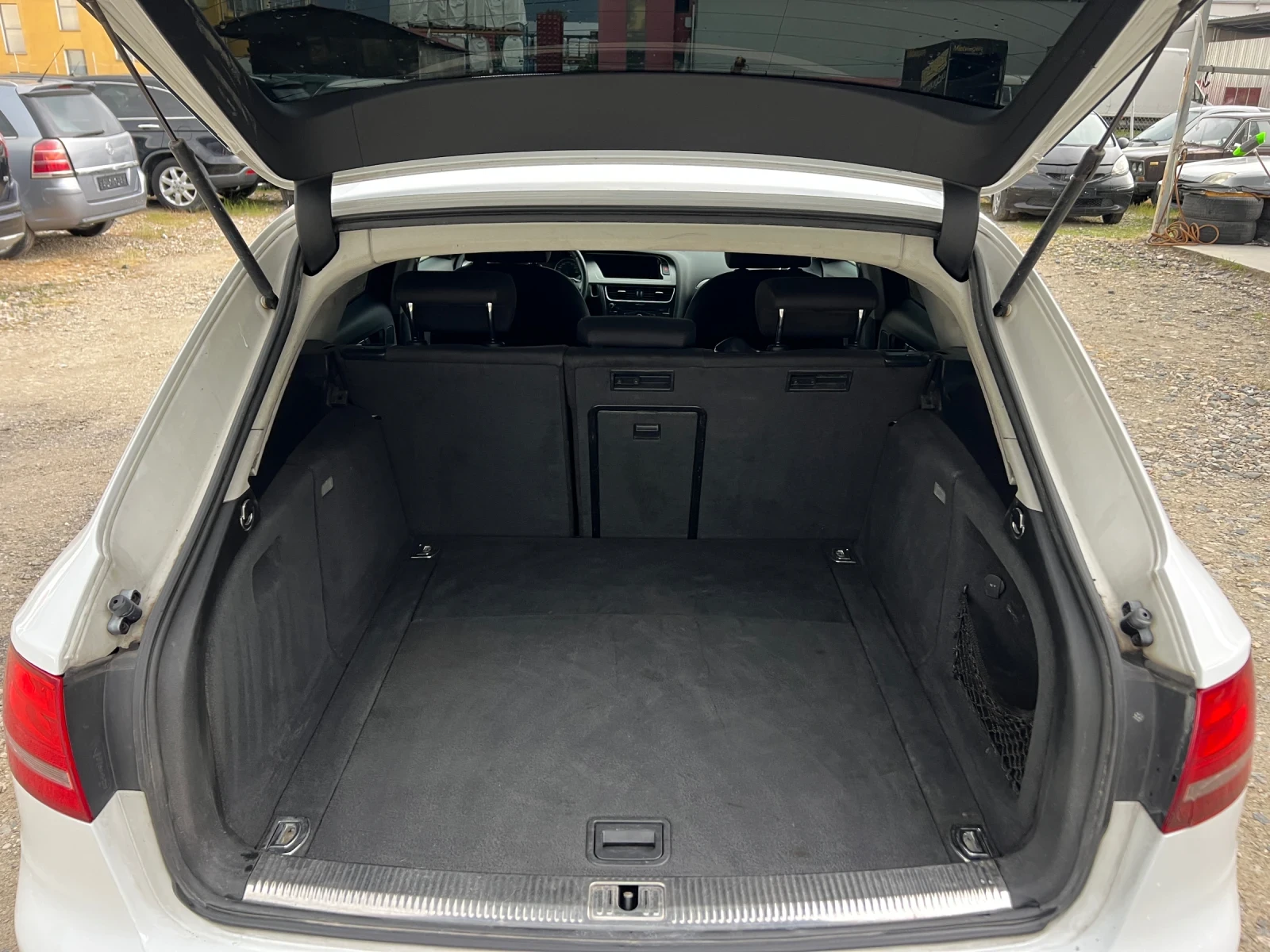 Audi A4 2.0TDI-143к.с./ RS4 Pack/ Алкантара/ Автопилот, снимка 9 - Автомобили и джипове - 54856717