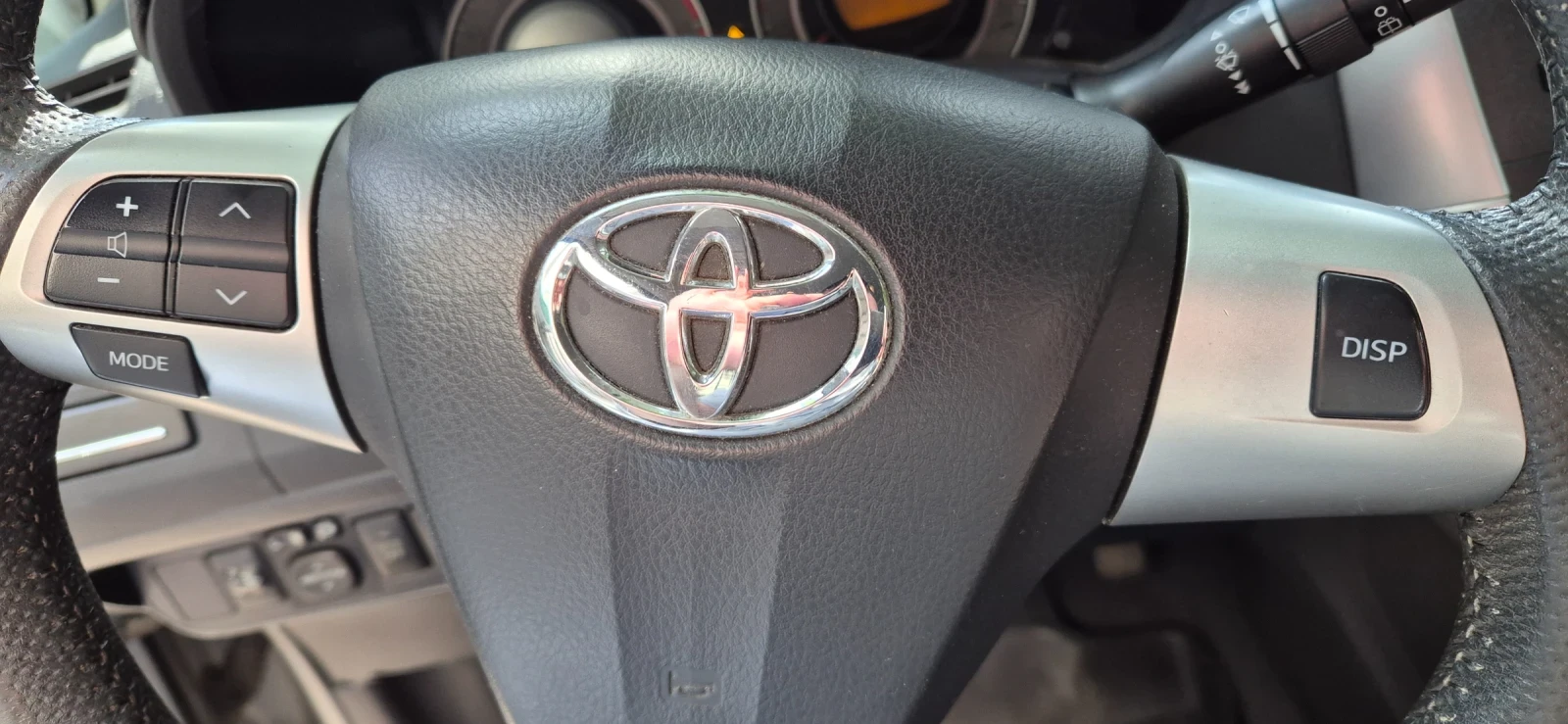 Toyota Auris 1.4 VVT-I, снимка 5 - Автомобили и джипове - 55164708