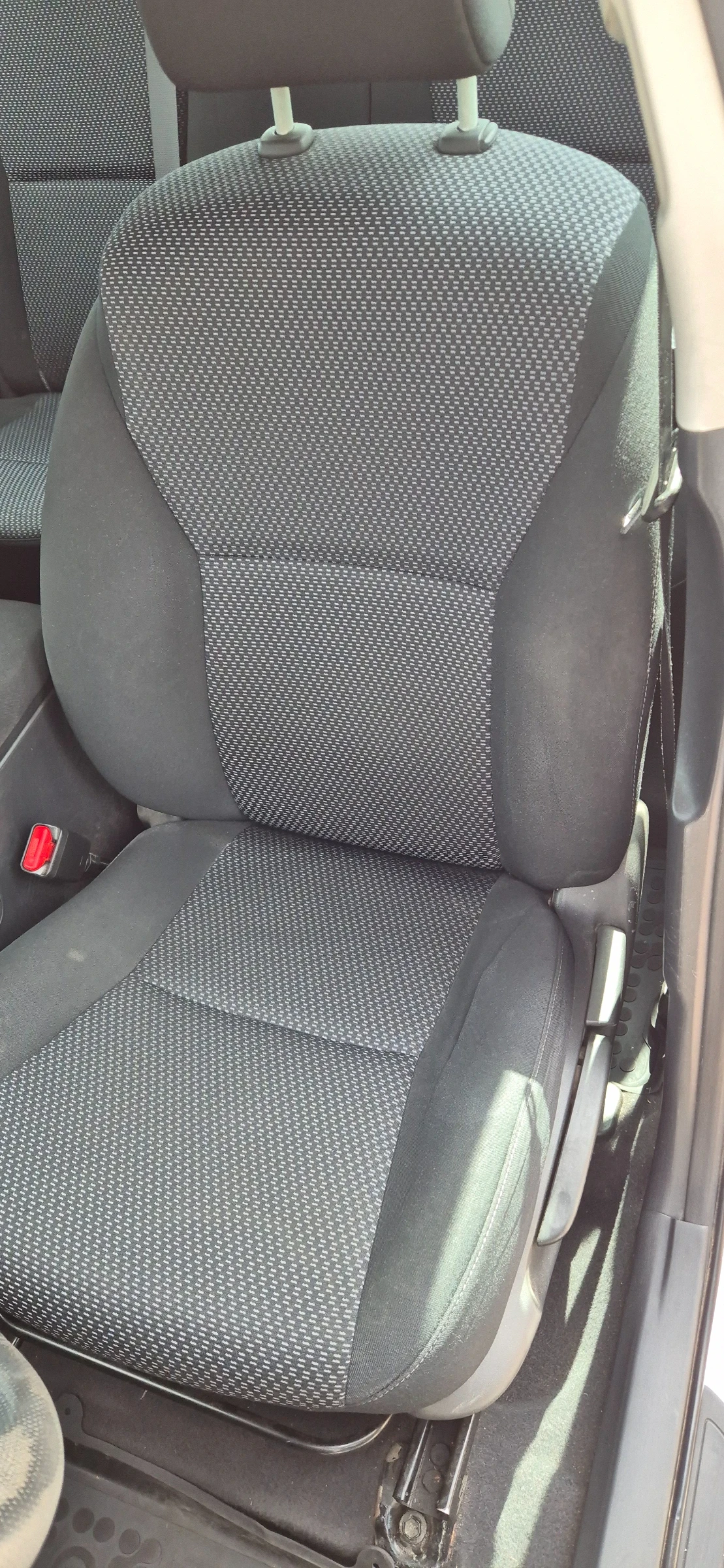 Toyota Auris 1.4 VVT-I, снимка 12 - Автомобили и джипове - 55164708